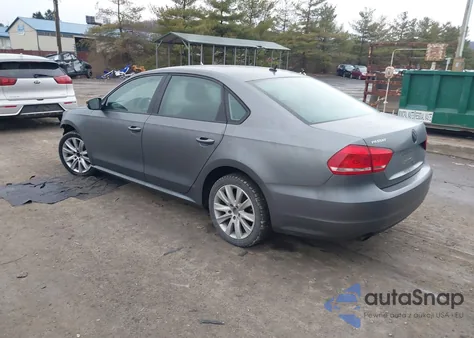 2015 Volkswagen Passat 1.8T S z USA, uszkodzony, nr VIN 1VWAT7A31FC083343
